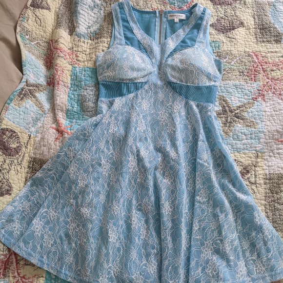 Lace mini dress - Picture 1 of 7